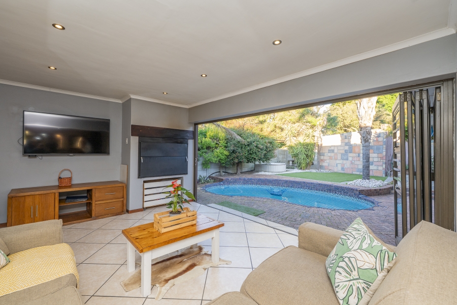5 Bedroom Property for Sale in Protea Heights Western Cape